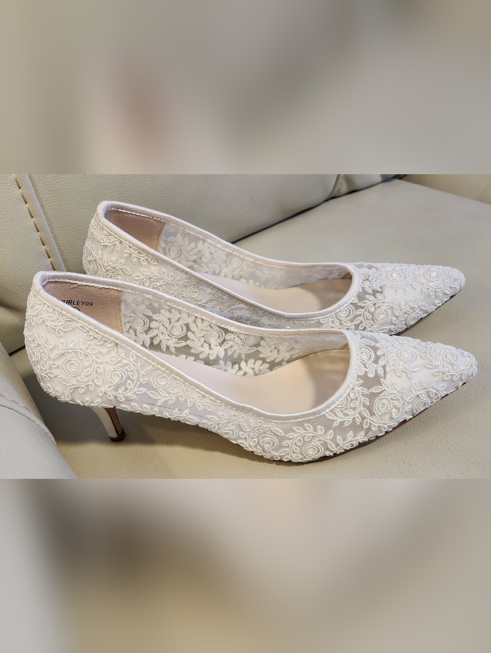 Women's David's Bridal  Party White Shoes Lace  Kitten Heel Size US 10